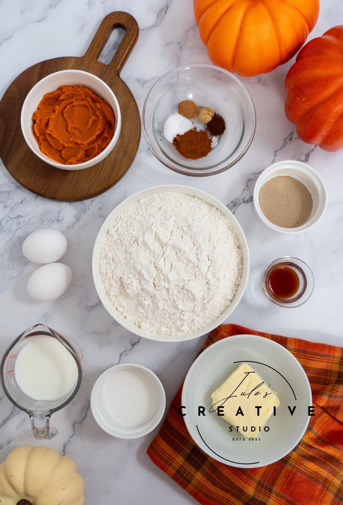 Pumpkin Latte Cinnamon Rolls (Set 1)