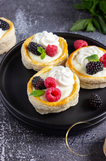 Vanilla Cream Puff Pastries (Set 6)