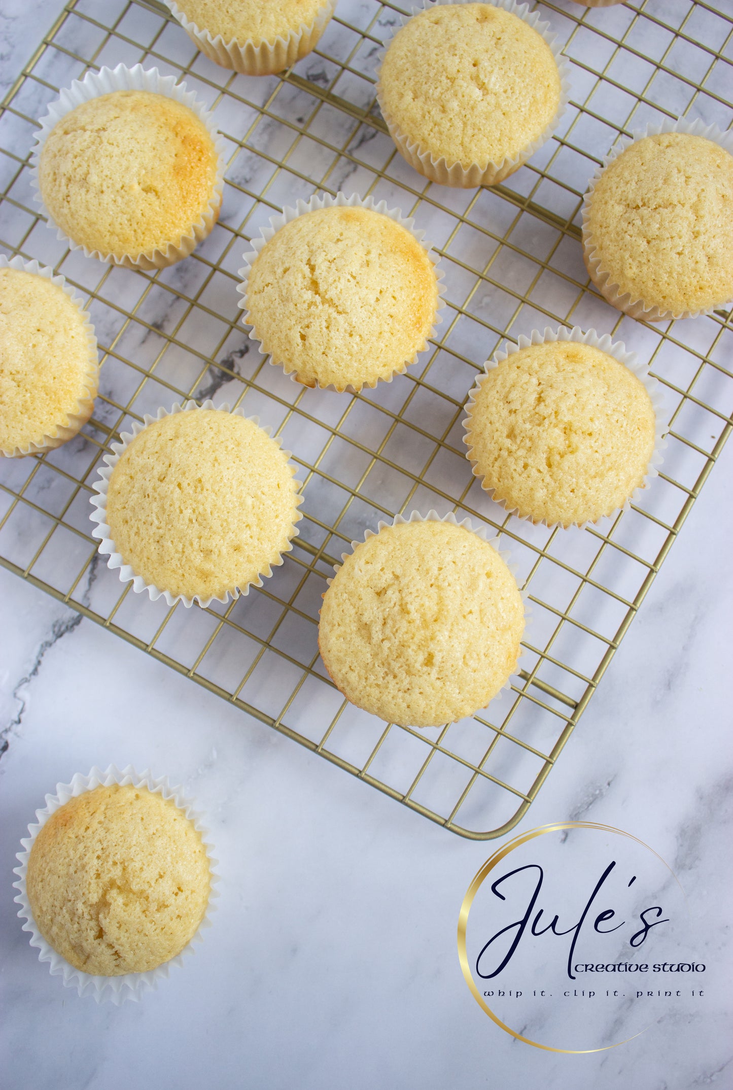 Vanilla Cupcakes with Lemon Curd Filling (Set 1)