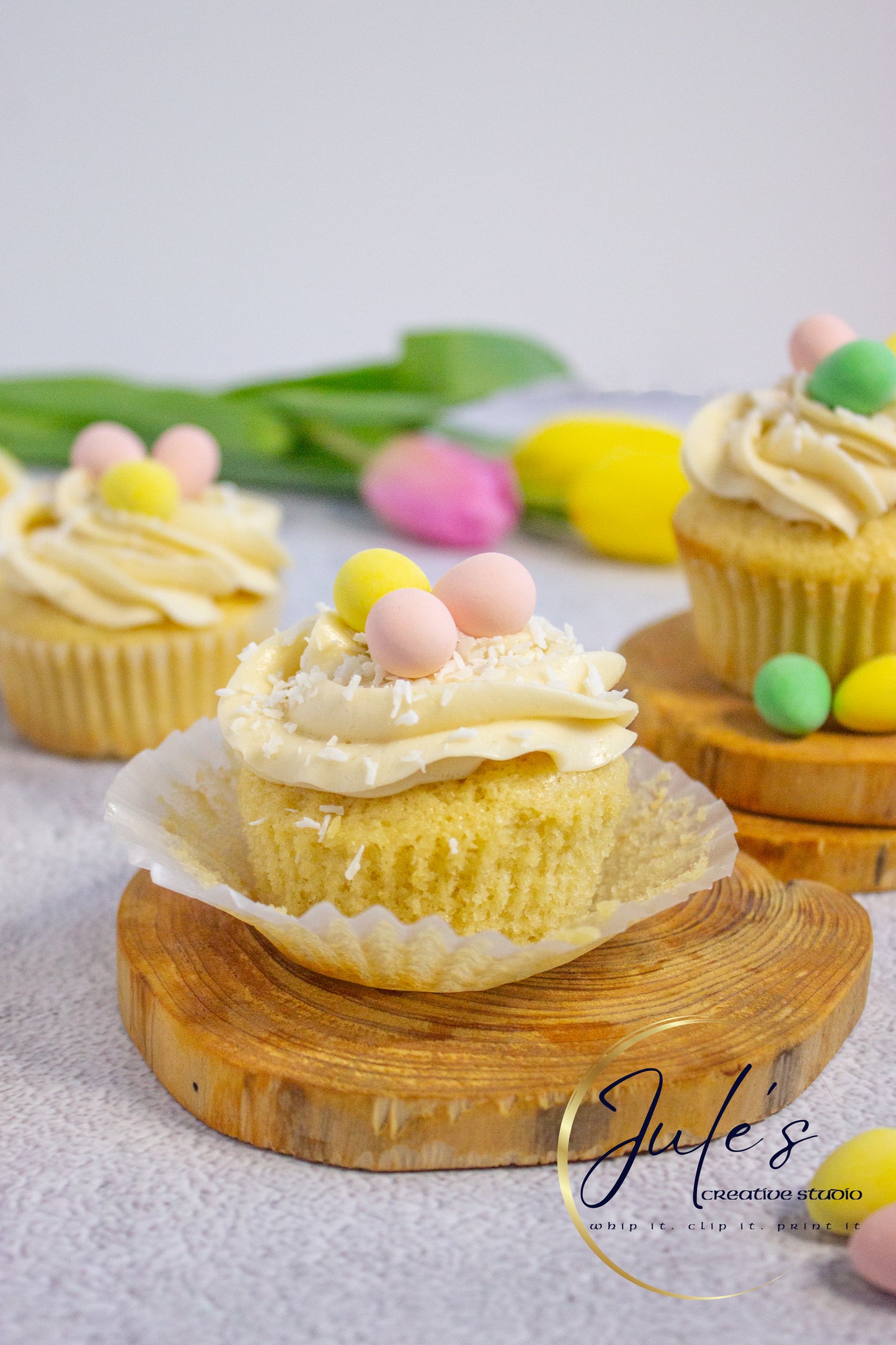 Vanilla Cupcakes with Lemon Curd Filling (Set 3)