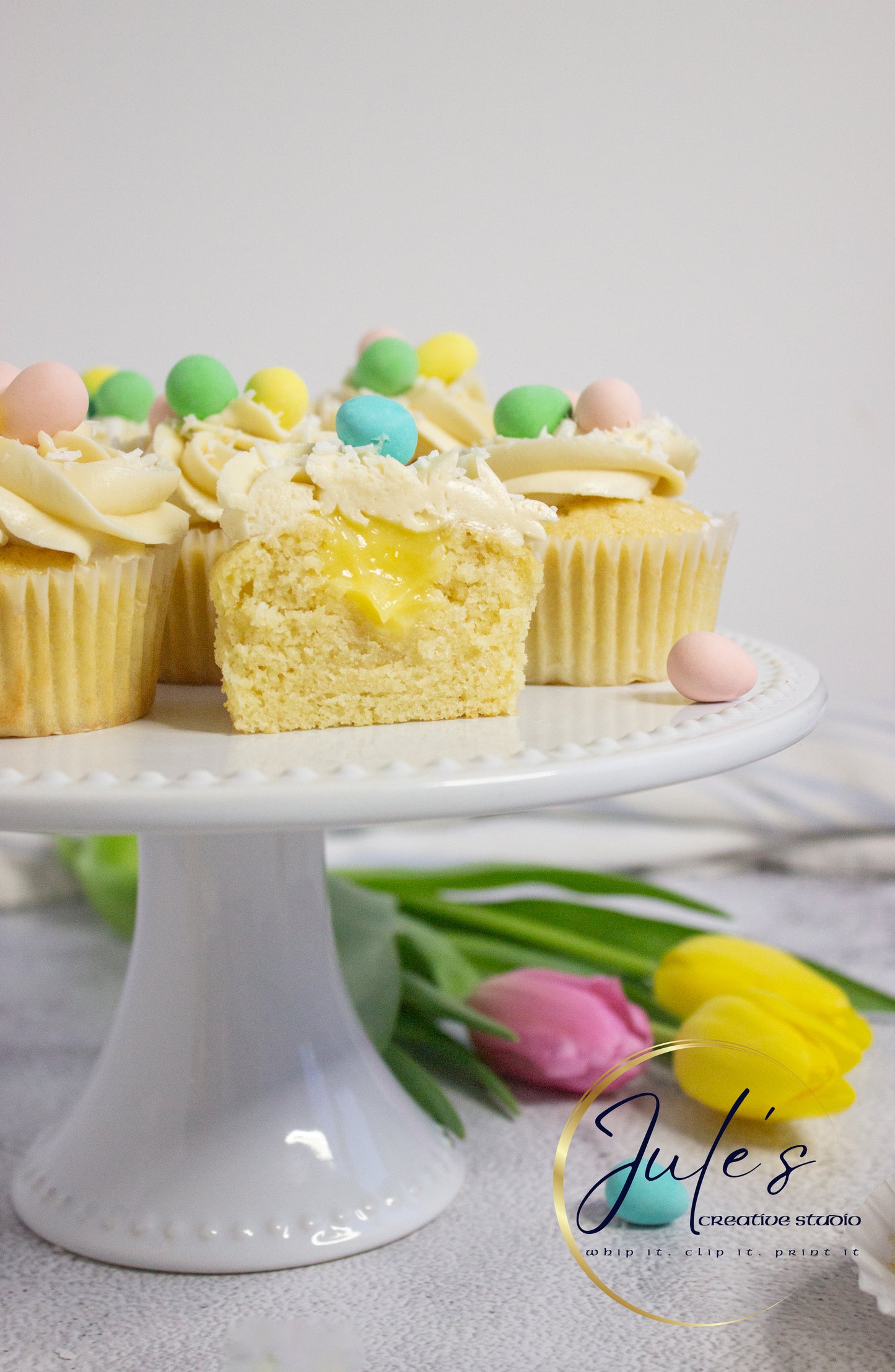 Vanilla Cupcakes with Lemon Curd Filling (Set 3)